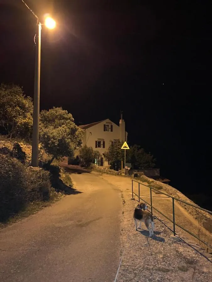 Vila Ustrine View 0*,